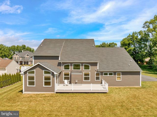 64 MIDDLETOWN RD, Fleetwood, PA 19522