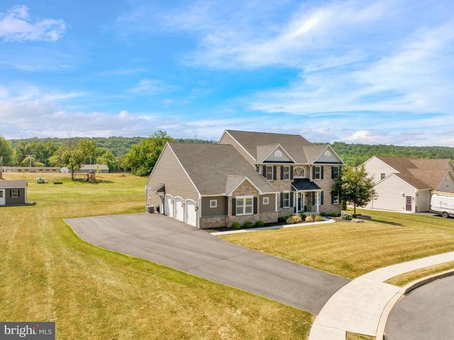 64 MIDDLETOWN RD, Fleetwood, PA 19522