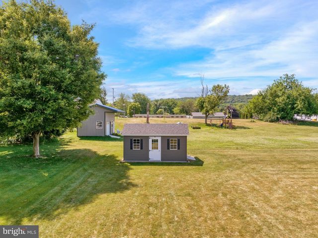 64 MIDDLETOWN RD, Fleetwood, PA 19522