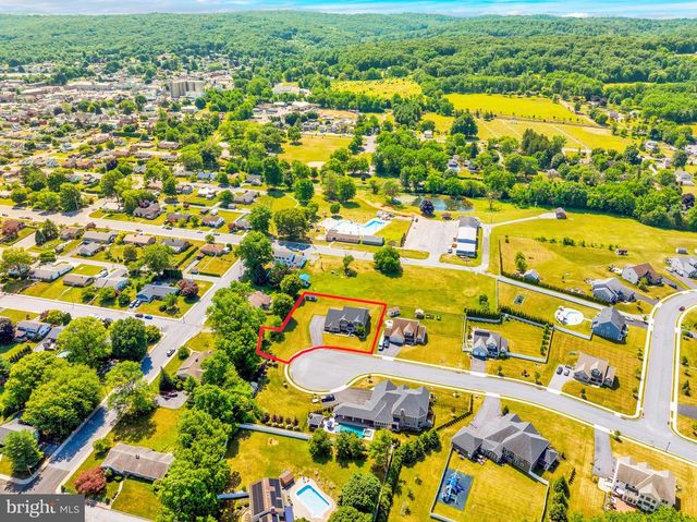 64 MIDDLETOWN RD, Fleetwood, PA 19522