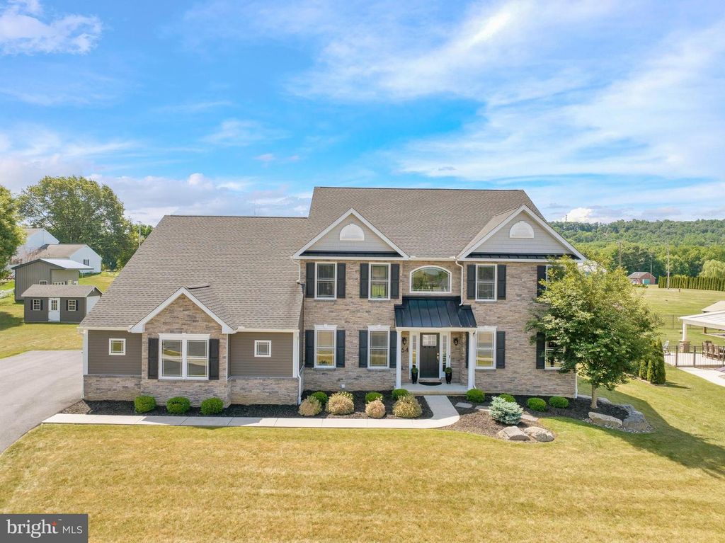 64 MIDDLETOWN RD, Fleetwood, PA 19522