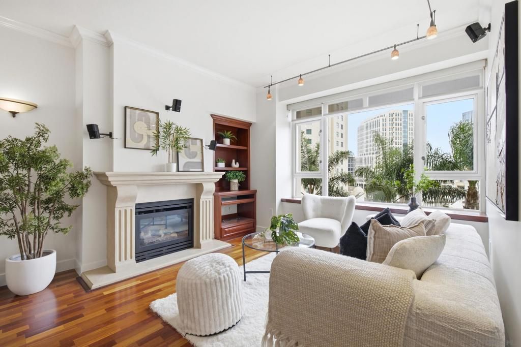 Image 1 of property listing at 700 W Harbor Dr 608, San Diego, CA 92101