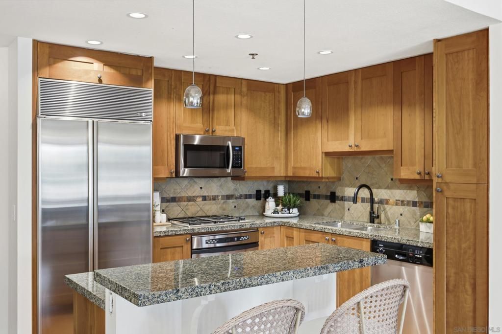 Image 15 of property listing at 700 W Harbor Dr 608, San Diego, CA 92101