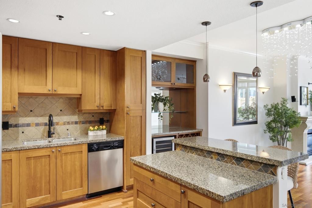 Image 16 of property listing at 700 W Harbor Dr 608, San Diego, CA 92101