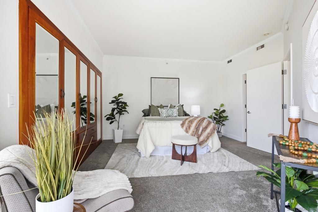 Image 22 of property listing at 700 W Harbor Dr 608, San Diego, CA 92101