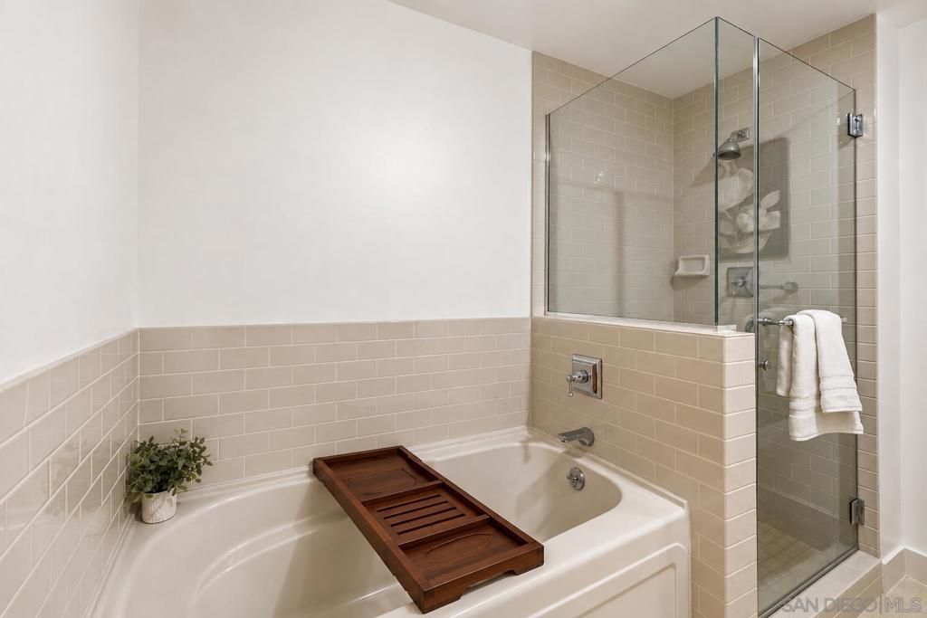 Image 24 of property listing at 700 W Harbor Dr 608, San Diego, CA 92101