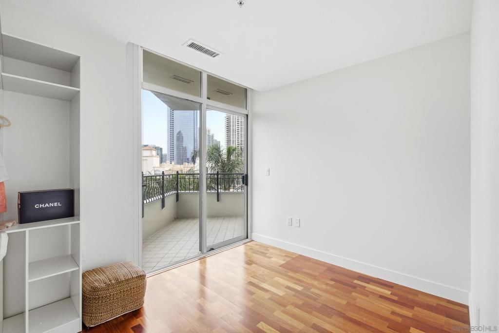 Image 27 of property listing at 700 W Harbor Dr 608, San Diego, CA 92101