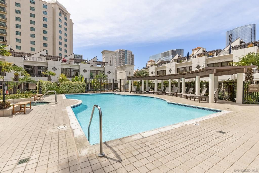 Image 29 of property listing at 700 W Harbor Dr 608, San Diego, CA 92101