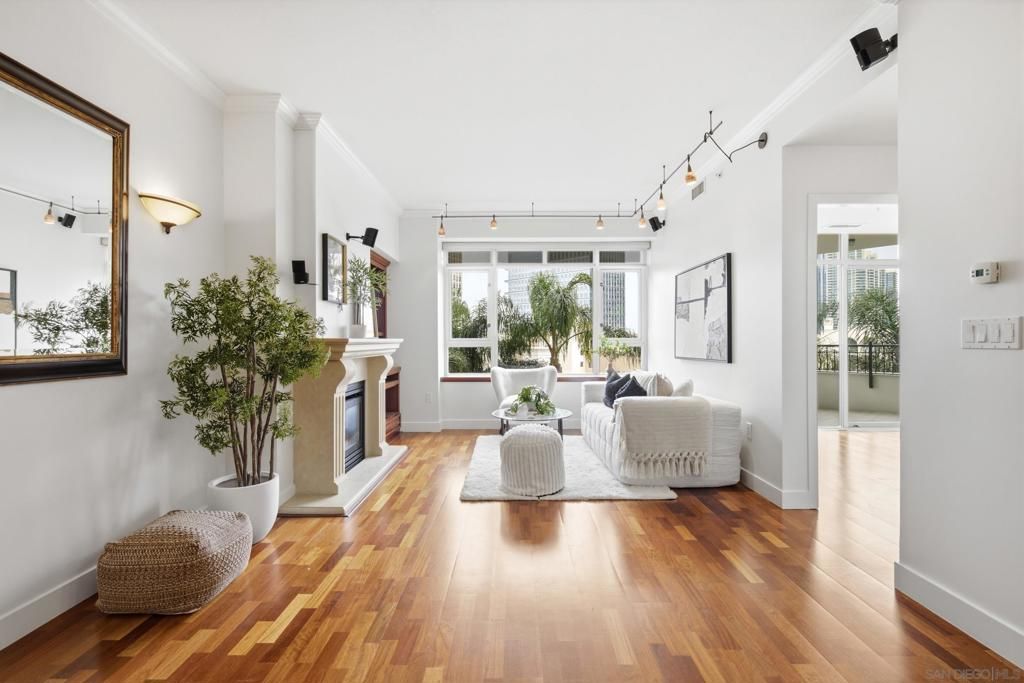 Image 4 of property listing at 700 W Harbor Dr 608, San Diego, CA 92101