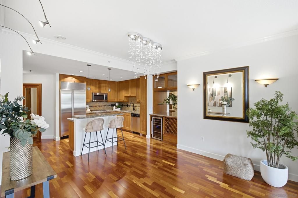 Image 8 of property listing at 700 W Harbor Dr 608, San Diego, CA 92101