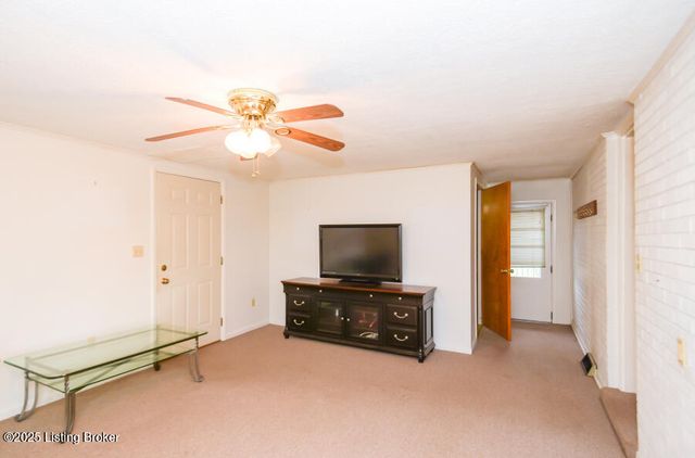 422 Shadyview Dr, Eminence, KY 40019