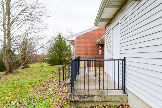 422 Shadyview Dr, Eminence, KY 40019