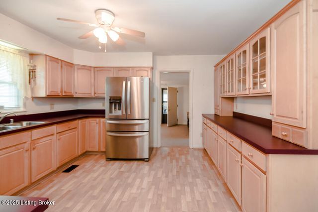 422 Shadyview Dr, Eminence, KY 40019