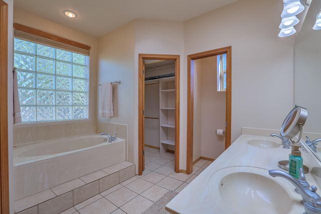 6108 Whiteman Drive NW, Albuquerque, NM 87120