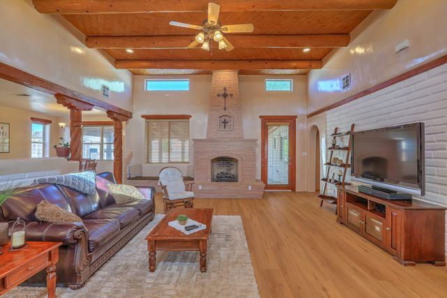 6108 Whiteman Drive NW, Albuquerque, NM 87120