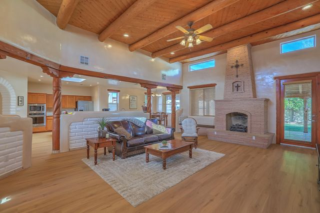 6108 Whiteman Drive NW, Albuquerque, NM 87120