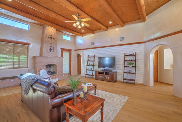 6108 Whiteman Drive NW, Albuquerque, NM 87120