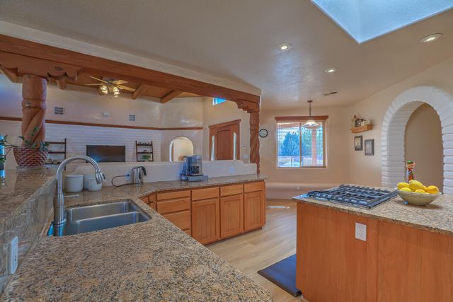 6108 Whiteman Drive NW, Albuquerque, NM 87120