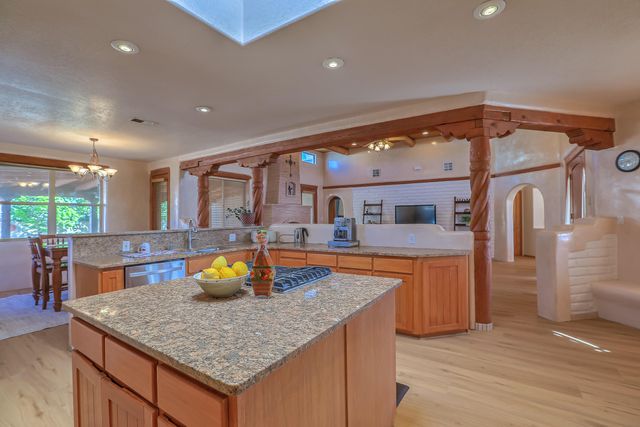 6108 Whiteman Drive NW, Albuquerque, NM 87120