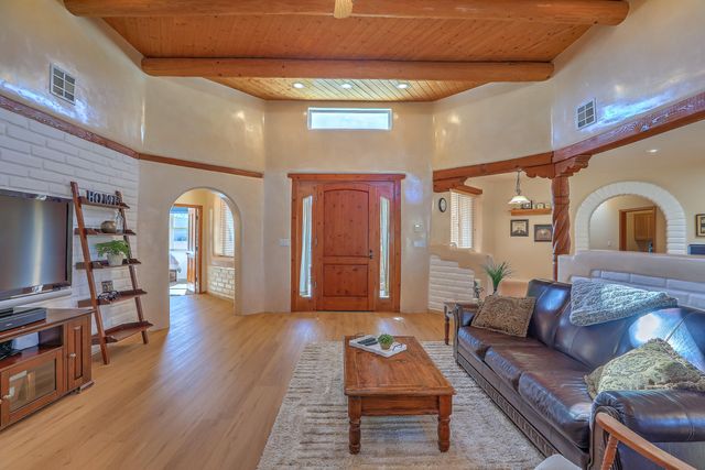 6108 Whiteman Drive NW, Albuquerque, NM 87120