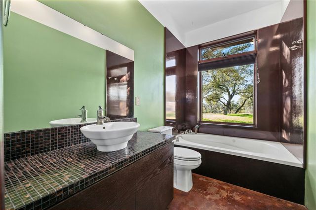 20111 Colby Hill DR, Spicewood, TX 78669
