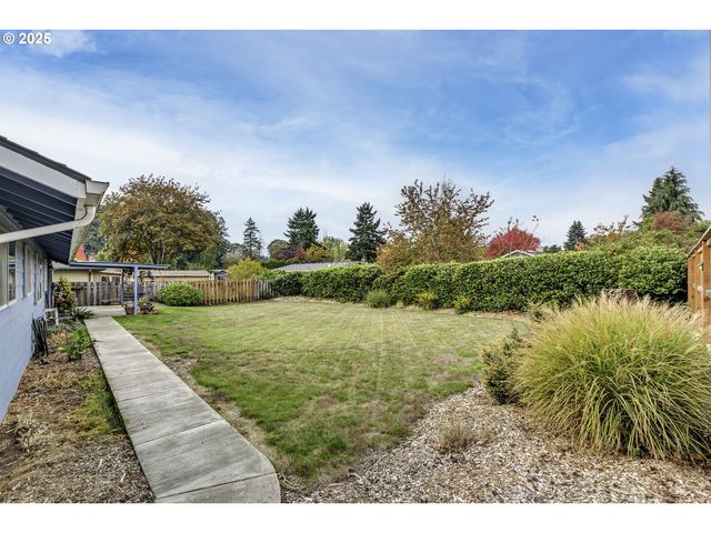 2773 Se MEADOWLARK Dr, Hillsboro, OR 97123