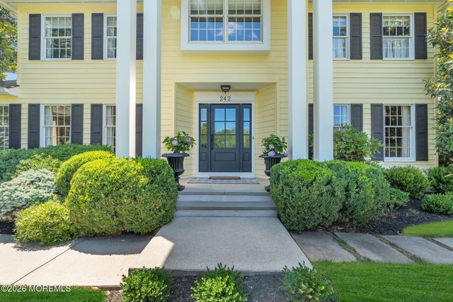 242 Williamsburg Drive, Shrewsbury Boro, NJ 07702