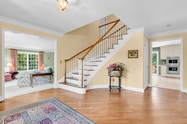 242 Williamsburg Drive, Shrewsbury Boro, NJ 07702