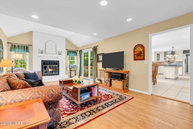 242 Williamsburg Drive, Shrewsbury Boro, NJ 07702