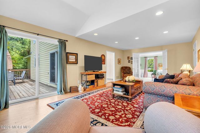 242 Williamsburg Drive, Shrewsbury Boro, NJ 07702