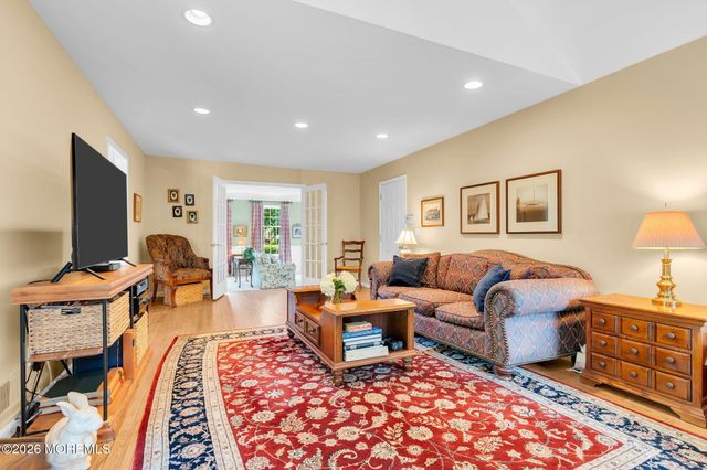 242 Williamsburg Drive, Shrewsbury Boro, NJ 07702