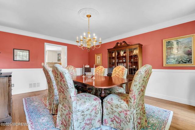 242 Williamsburg Drive, Shrewsbury Boro, NJ 07702