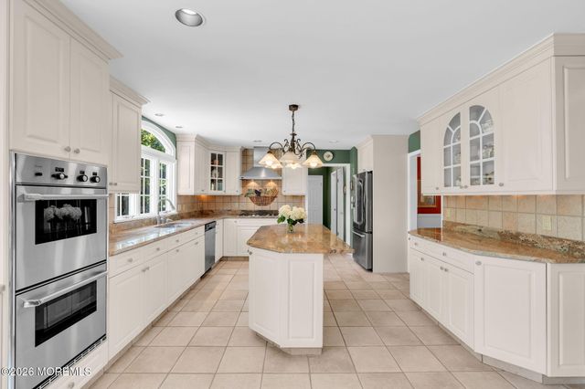 242 Williamsburg Drive, Shrewsbury Boro, NJ 07702