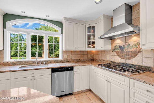 242 Williamsburg Drive, Shrewsbury Boro, NJ 07702