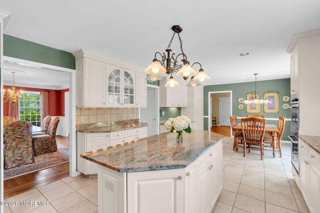 242 Williamsburg Drive, Shrewsbury Boro, NJ 07702