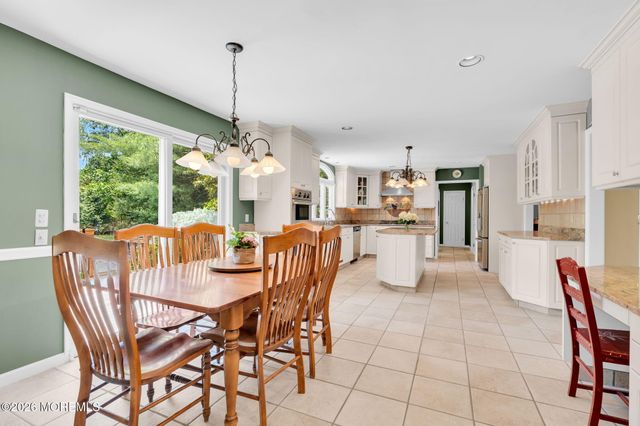 242 Williamsburg Drive, Shrewsbury Boro, NJ 07702