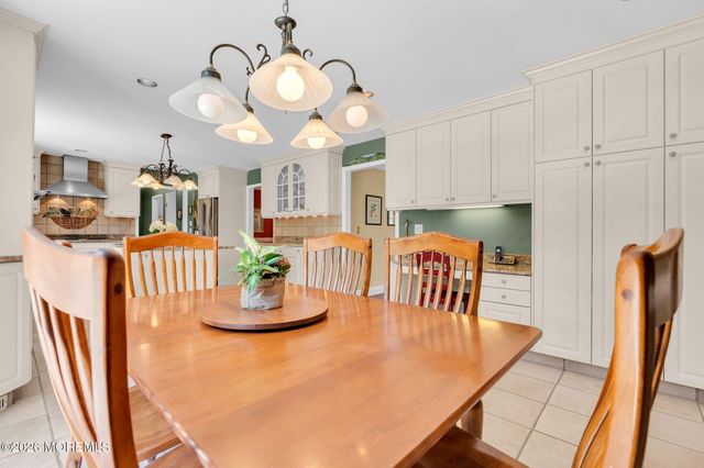 242 Williamsburg Drive, Shrewsbury Boro, NJ 07702
