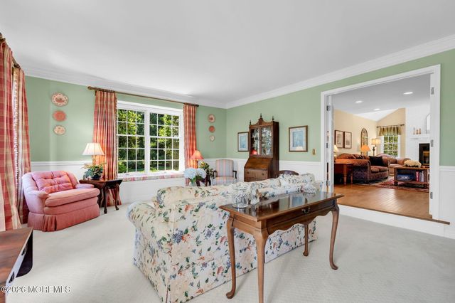 242 Williamsburg Drive, Shrewsbury Boro, NJ 07702