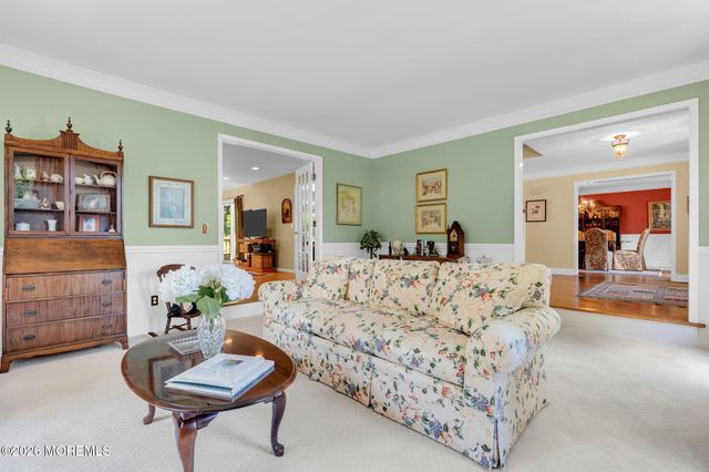 242 Williamsburg Drive, Shrewsbury Boro, NJ 07702