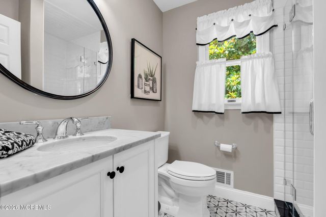 242 Williamsburg Drive, Shrewsbury Boro, NJ 07702