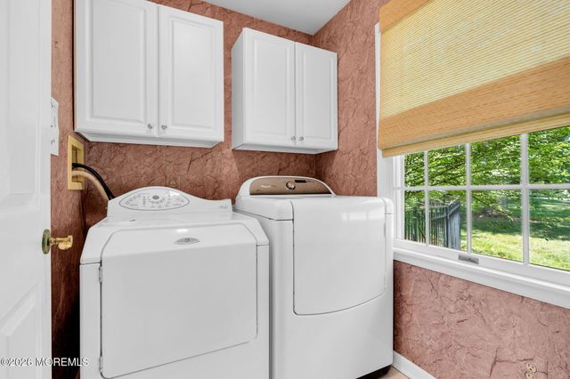 242 Williamsburg Drive, Shrewsbury Boro, NJ 07702