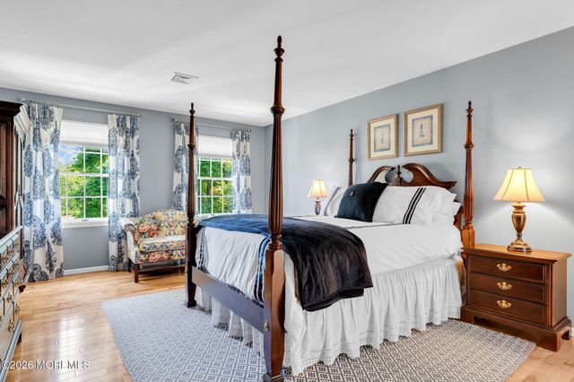 242 Williamsburg Drive, Shrewsbury Boro, NJ 07702