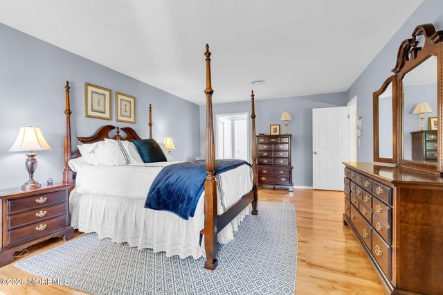 242 Williamsburg Drive, Shrewsbury Boro, NJ 07702