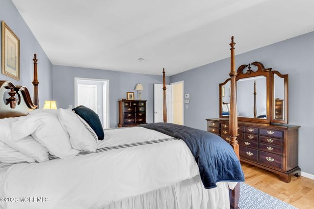 242 Williamsburg Drive, Shrewsbury Boro, NJ 07702