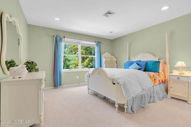 242 Williamsburg Drive, Shrewsbury Boro, NJ 07702