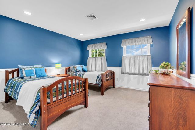 242 Williamsburg Drive, Shrewsbury Boro, NJ 07702