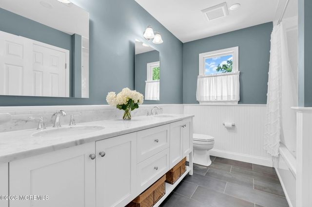 242 Williamsburg Drive, Shrewsbury Boro, NJ 07702