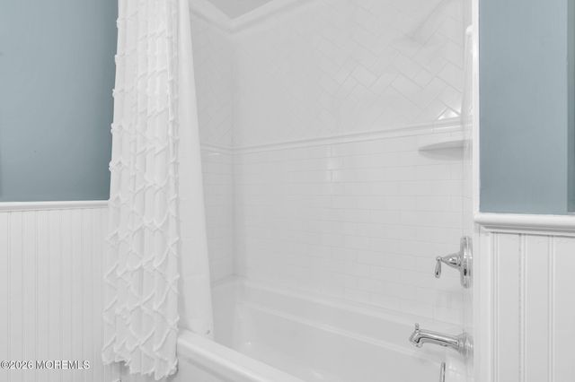 242 Williamsburg Drive, Shrewsbury Boro, NJ 07702