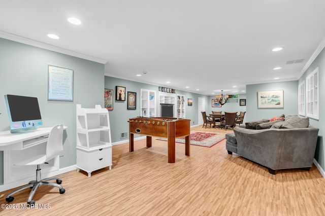 242 Williamsburg Drive, Shrewsbury Boro, NJ 07702