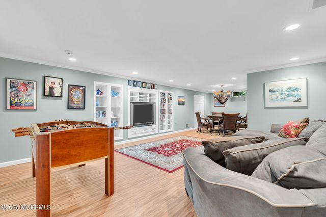 242 Williamsburg Drive, Shrewsbury Boro, NJ 07702